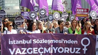 İstanbul'da kadın örgütlerinin gösterisi