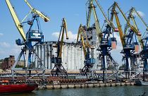 صوامع ومخازن للحبوب في ميناء ماريوبول، أوكرانيا
