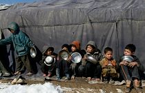 Des enfants réfugiés afghans dans un camp de réfugiés à Kaboul, Afghanistan, 14 février 2011.