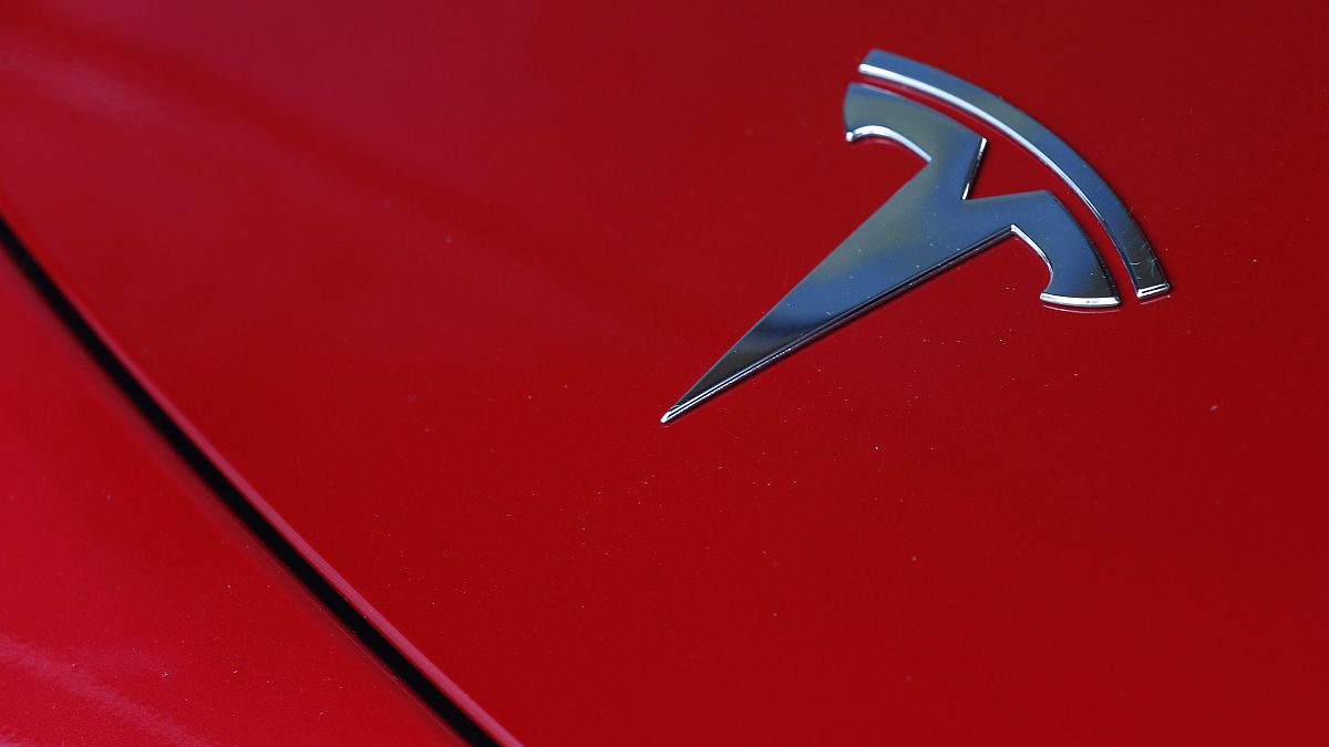 Логотип Tesla