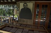 Коллекция писем Габриэлю Гарсиа Маркесу, выставленная в его доме в Мехико, июнь 2022 года