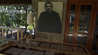 Коллекция писем Габриэлю Гарсиа Маркесу, выставленная в его доме в Мехико, июнь 2022 года