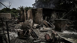 Разрушенный дом после обстрела города Лисичанска в восточноукраинской области Донбасс 13 июня 2022 года на фоне российского вторжения в Украину. 
