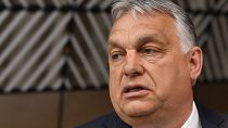 1:10-1:17 Monday evening protest Viktor Orbán kommentierte zur Situation, seine Regierung habe keine Toleranz gegenüber Rassismus.