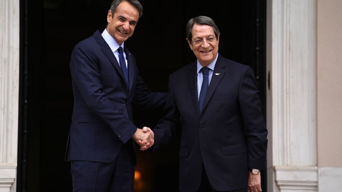Ο Έλληνας πρωθυπουργός Κυριάκος Μητσοτάκης σε παλαιότερη συνάντηση με τον Κύπριο πρόεδρο Νίκο Αναστασιάδη