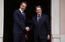 Ο Έλληνας πρωθυπουργός Κυριάκος Μητσοτάκης σε παλαιότερη συνάντηση με τον Κύπριο πρόεδρο Νίκο Αναστασιάδη