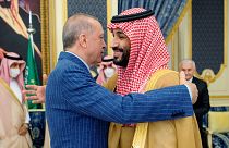 ولي العهد السعودي الأمير محمد بن سلمان والرئيس التركي رجب طيب أردوغان في المملكة العربية السعودية. أبريل 2022.