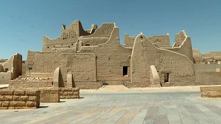 قصر الدرعية المبني بالطين والقش في القرن الثامن عشر في منطقة الدرعية بالمملكة العربية السعودية.