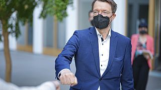 Auch wenn es nicht zur Pflicht wird, empfiehlt das Gesundheitsministerium das Tragen von Masken in Innenräumen.