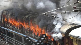  إضرام النار في قطارات بالهند مع احتدام الاحتجاجات على نظام التجنيد الجديد