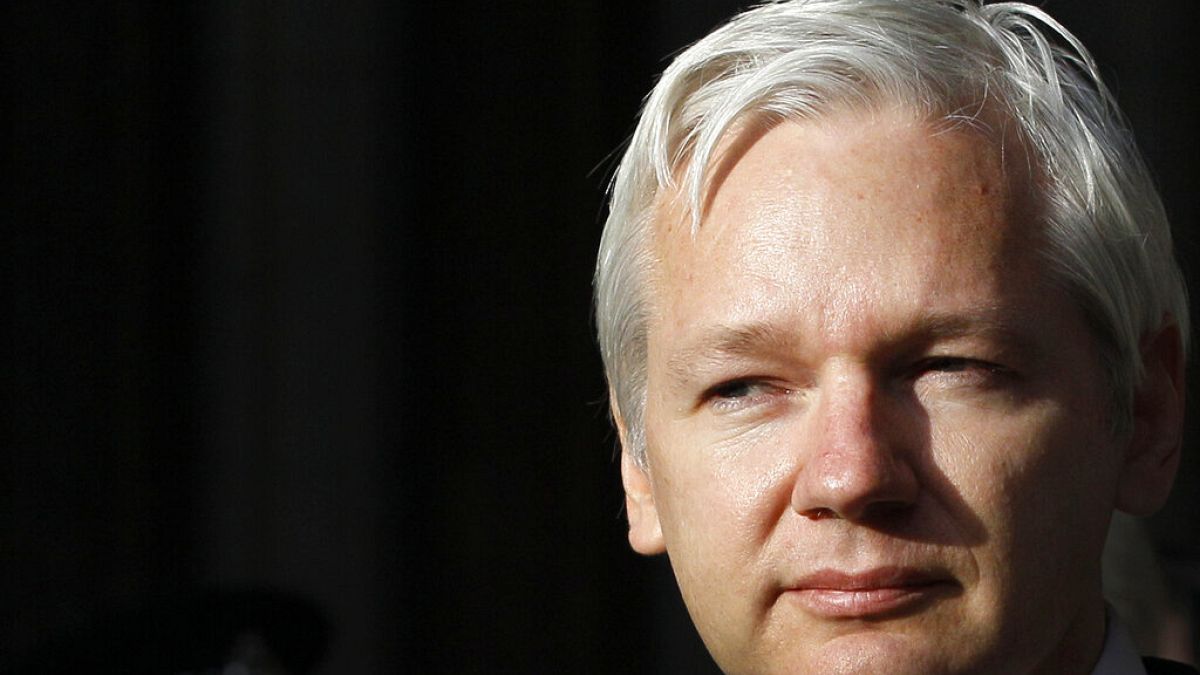 İngiltere İçişleri Bakanlığı Julian Assange'ın ABD'ye iade edilmesine karar verdi