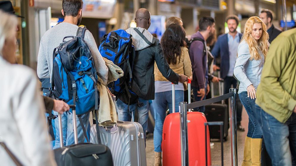 travel-chaos-gatwick-airport-cancels-4000-summer-flights
