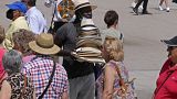 Peatones en España, en plena ola de calor
