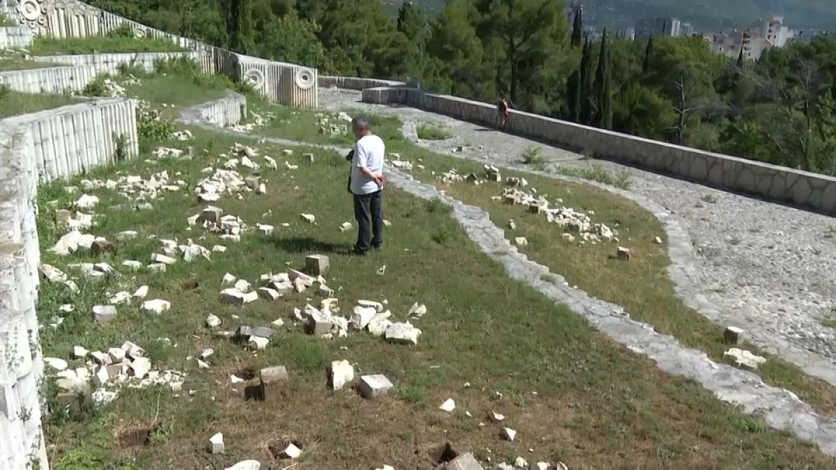 Уничтожены более 700 каменных надгробий