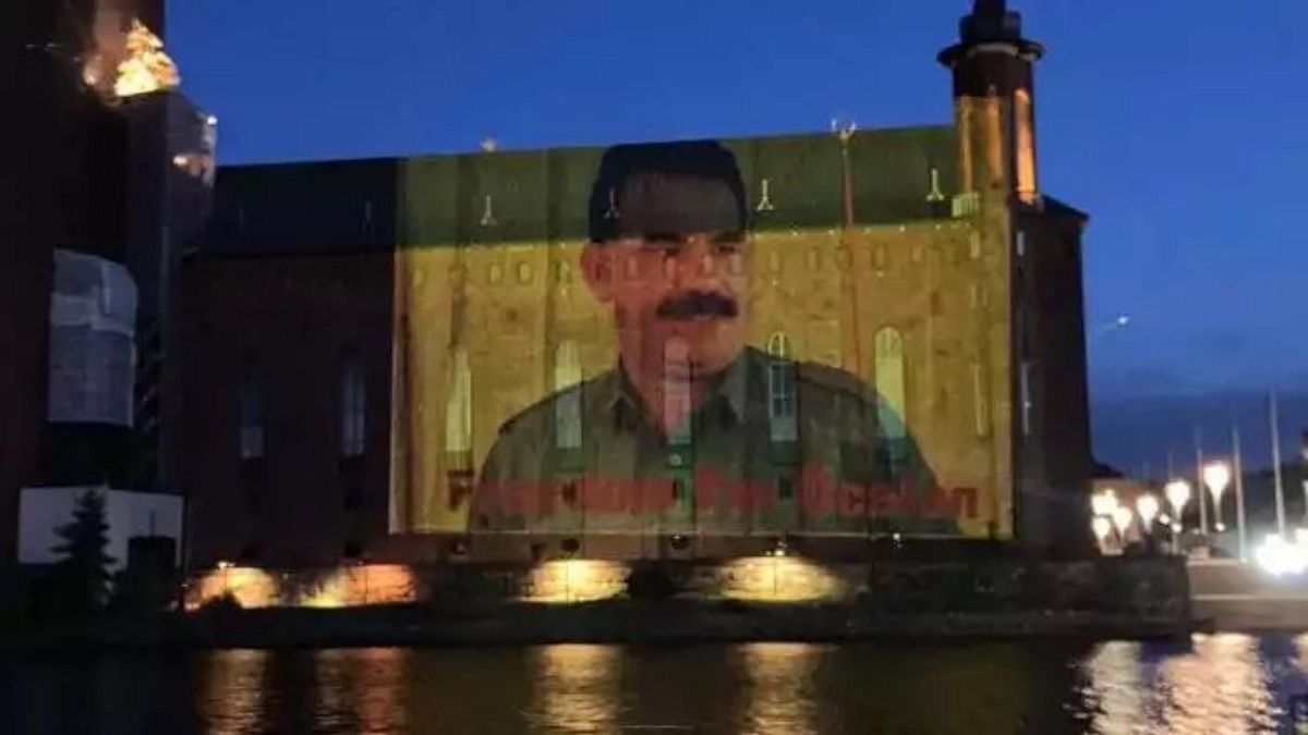 Öcalan ve PKK sembollerinin binalara yansıtıldığı İsveç'ten açıklama