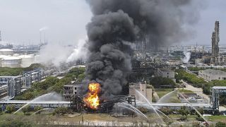 Luftaufnahme der brennenden Sinopec-Chemiefabrik