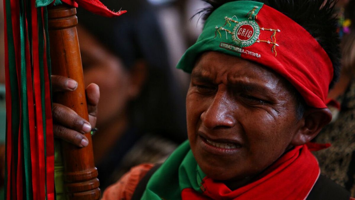 Őslakos nő egy a törzsfőnöke temetésén Kolumbia Cauca megyéjében