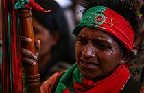 Őslakos nő egy a törzsfőnöke temetésén Kolumbia Cauca megyéjében