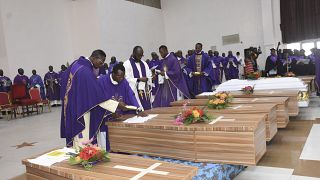 Nigeria : funérailles des victimes de l'attaque de l'église dans l'Ondo