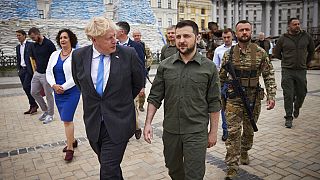 İngiltere Başbakanı Boris Johnson Ukrayna'ya sürpriz bir ziyaret düzenleyerek Cumhurbaşkanı Vladimir Zelenskiy ile görüştü