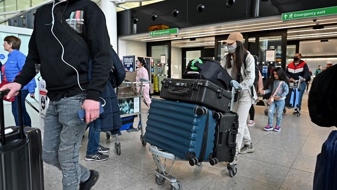 Koffer-Chaos in London-Heathrow: Reisende fliegen ohne Gepäck