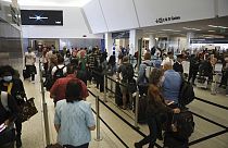 Ουρές επιβατών σε αεροδρόμιο των ΗΠΑ