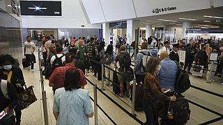 Ουρές επιβατών σε αεροδρόμιο των ΗΠΑ