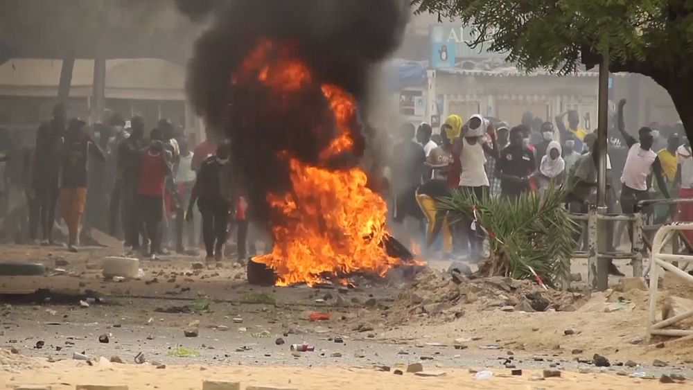 video-clashes-in-senegal-as-opposition-demo-banned