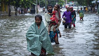 Hindistan ve bangladeş'teki sel felaketi sonucu milyonlarca kişi evsiz kaldı