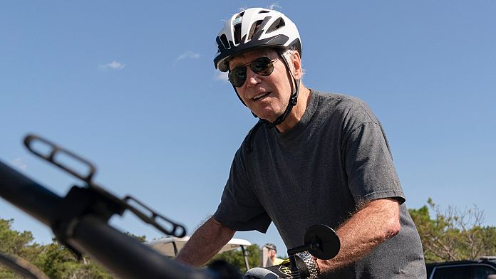 Presidente dos Estados Unidos sofre acidente de bicicleta