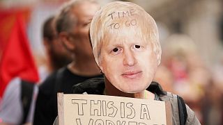 Protesto contra aumento do custo de vida coloca Boris Johnson no alvo