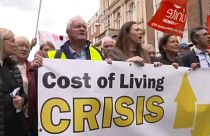 De très nombreux Irlandais sont descendus dans les rues de Dublin pour dénoncer la hausse du coût de la vie, le 18 juin 2022.