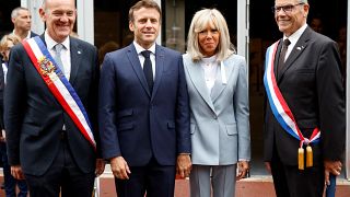 Emmanuel und Brigitte Macron bei der Stimmabgabe