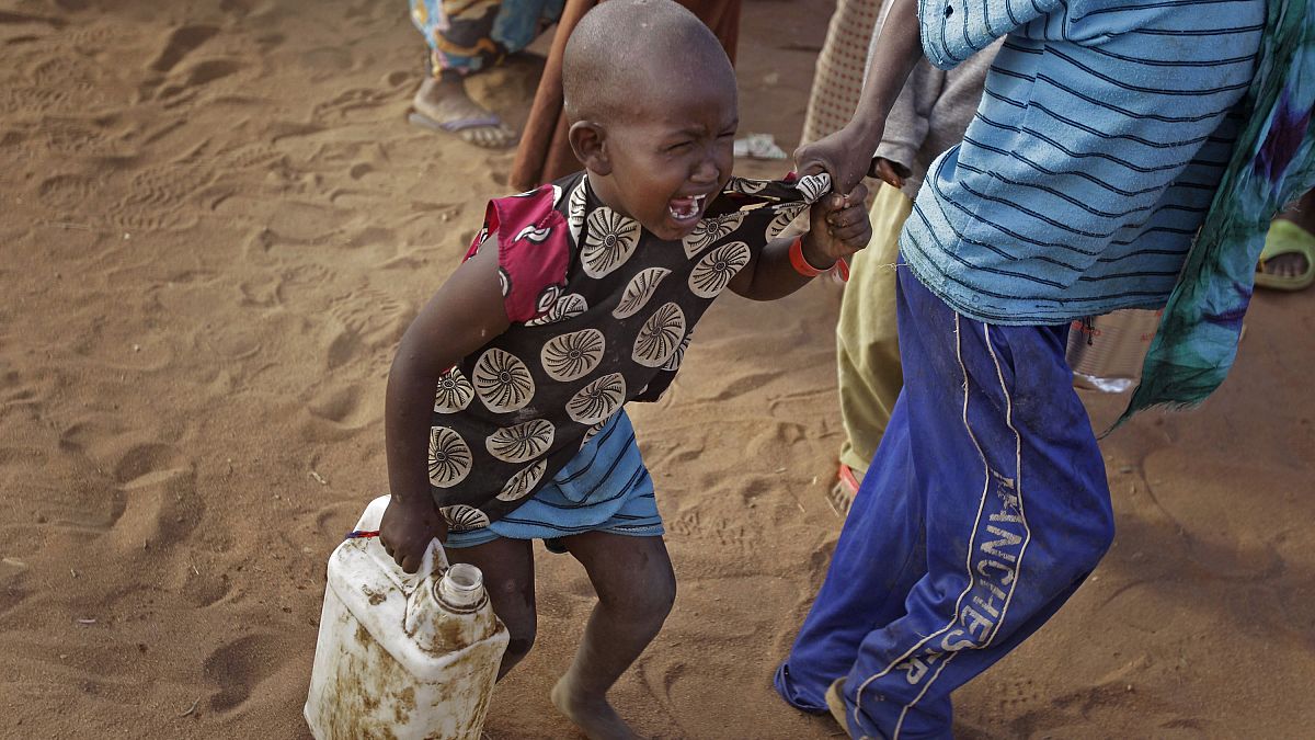WFP artan talep ve fon yetersizliğinden Afrika'daki mültecilere sunduğu yemek porsiyonunu azaltmak durumunda kaldıklarını açıkladı