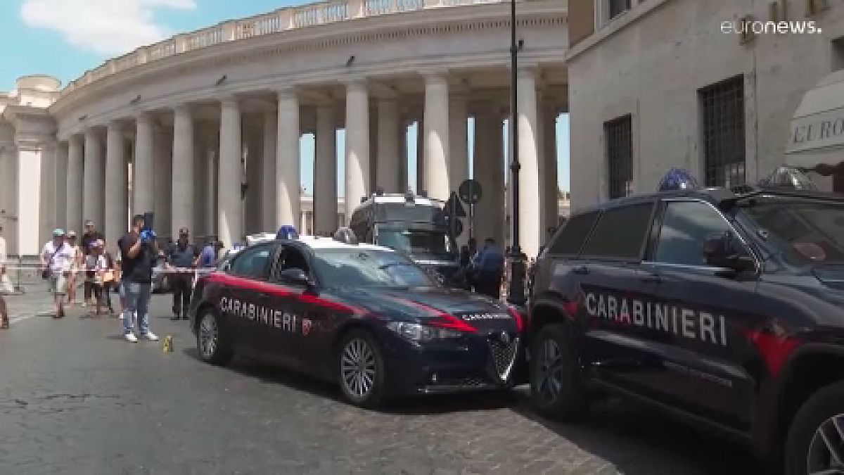 Volanti dei carabinieri in Vaticano