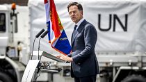 رئيس الوزراء الهولندي مارك روته يلقي خطابًا قدم فيه الاعتذار. 2022/06/18