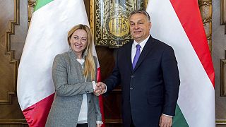 Η επικεφαλής της ιταλικής ακροδεξιάς Τζόρτζια Μελόνι σε παλιότερη συνάντησή της με τον Ούγγρο πρωθυπουργό Βίκτορ Όρμπαν