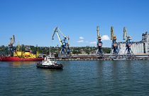 Pier mit Getreidelager im Hintergrund im Seehafen von Mariupol, russisch besetzt, 12. Juni 2022. 