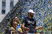 Stephen Curry celebra el triunfo de los Golden State Warriors