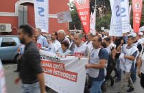 Profissionais da saúde protestam contra condições de trabalho na Turquia