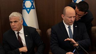 نفتالی بنت و یائیر لاپید در جلسه کابینه اسرائیل