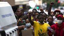 مظاهرة لطلاب من جامعة ويتواترسراند في جوهانسبرغ، جنوب إفريقيا.