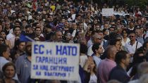 Проправительственные демонстранты в Софии