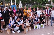 Basquetebolistas da equipa Palestine Youth Club em Madrid