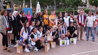 Echange interculturel entre des basketteuses palestiniennes, libanaises est espagnoles