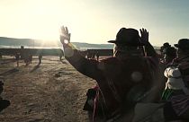 Menschen empfangen die Energie von Sonnenstrahlen des Jahres 5.530 nach dem Aymara-Kalender