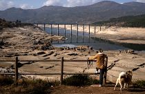A aldeia submersa de Aceredo em Espanha voltou a reaparecer devido à seca