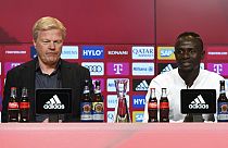 Sadio Mané au côté d'Oliver Kahn, le président du Bayern Munich 22/06/2022
