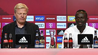 Sadio Mané au côté d'Oliver Kahn, le président du Bayern Munich 22/06/2022
