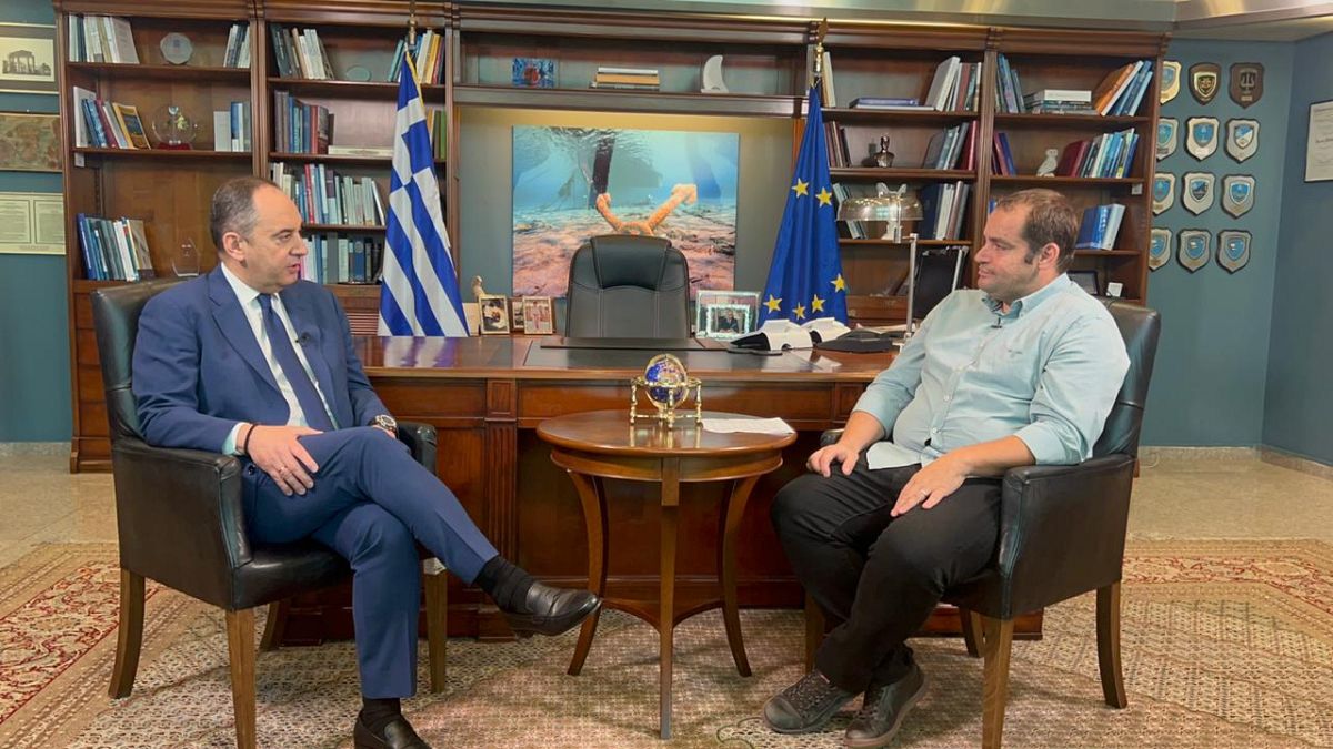 Ο υπουργός Ναυτιλίας Γιάννης Πλακιωτάκης με τον Γιάννη Καράγιωργα